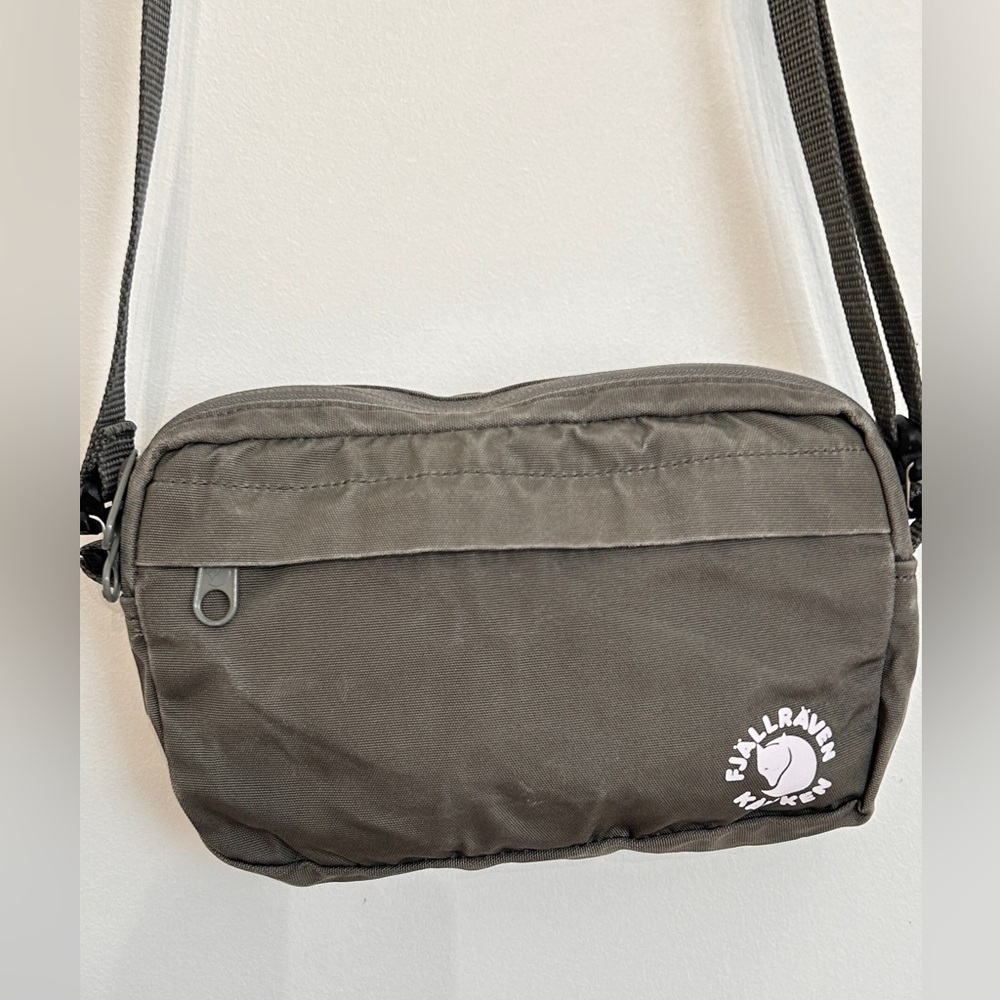 FJÄLLRÄVEN TREE-KÅNKEN SHOULDER BAG